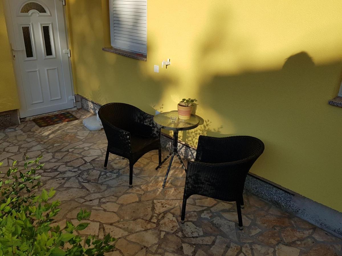Apartmani Ljerka Malinska Zewnętrze zdjęcie
