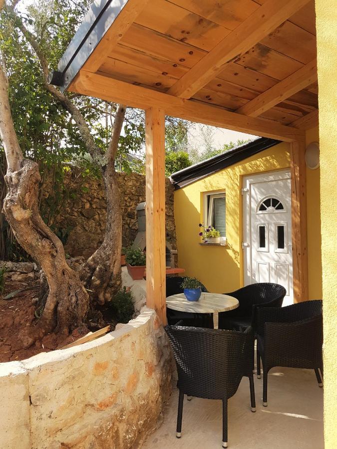 Apartmani Ljerka Malinska Zewnętrze zdjęcie