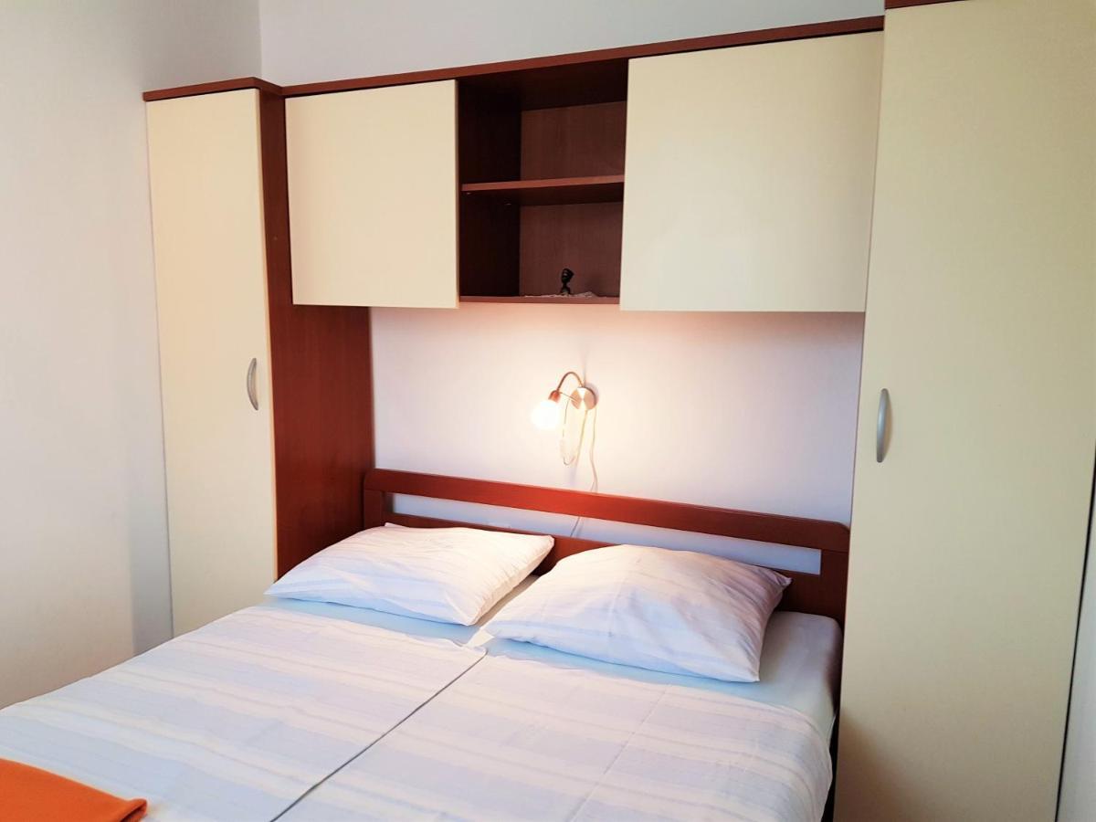Apartmani Ljerka Malinska Zewnętrze zdjęcie