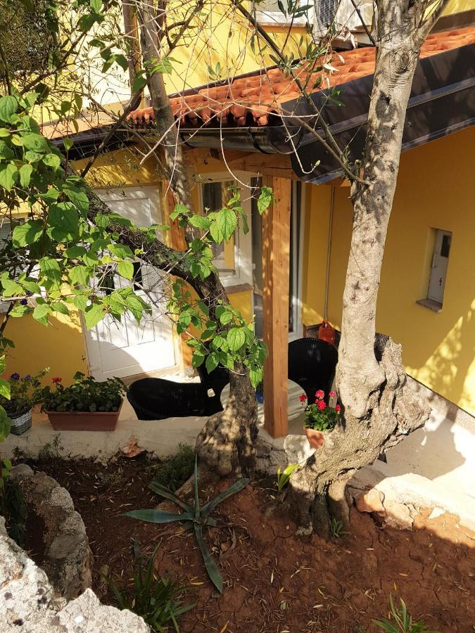 Apartmani Ljerka Malinska Zewnętrze zdjęcie