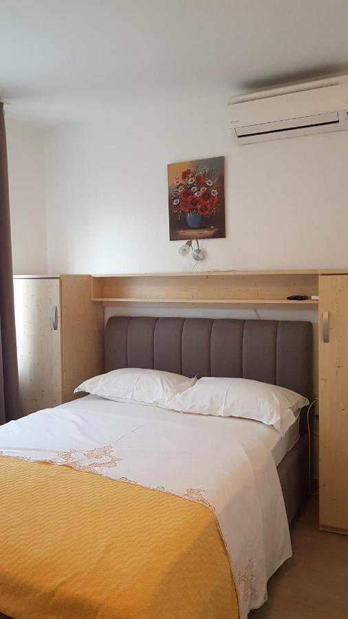Apartmani Ljerka Malinska Zewnętrze zdjęcie