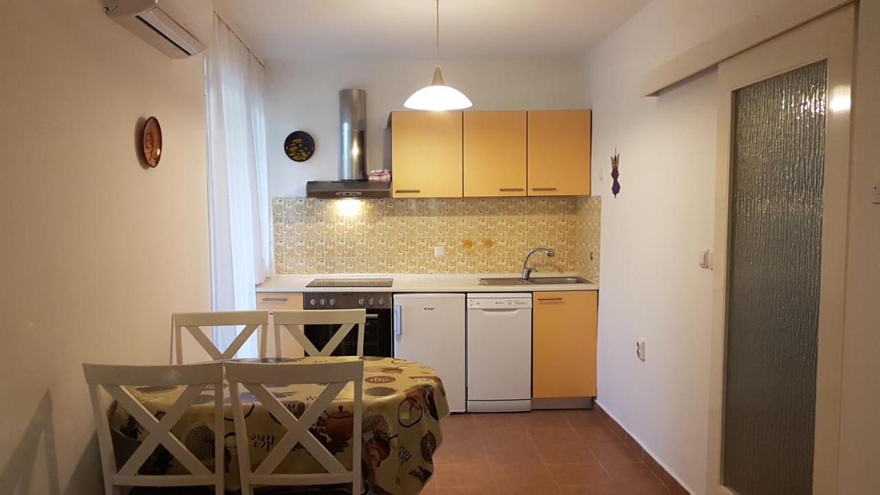 Apartmani Ljerka Malinska Zewnętrze zdjęcie