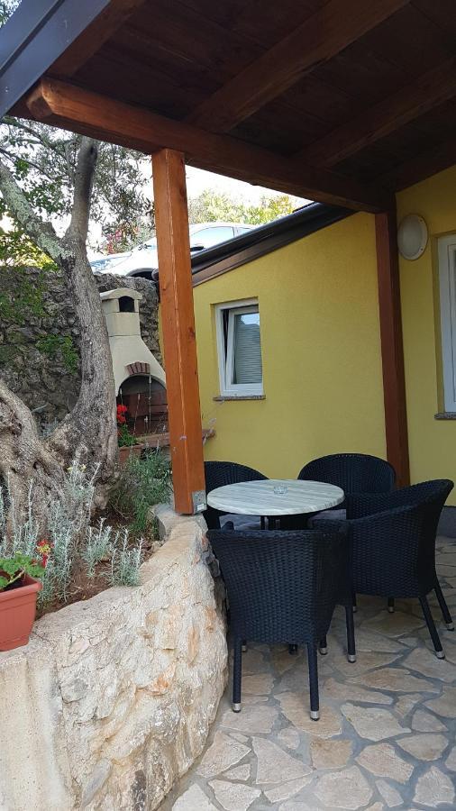 Apartmani Ljerka Malinska Zewnętrze zdjęcie