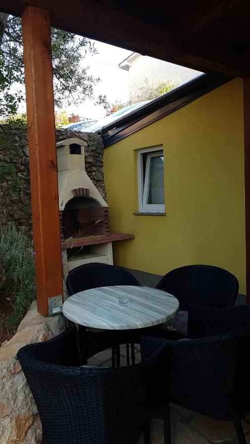 Apartmani Ljerka Malinska Zewnętrze zdjęcie