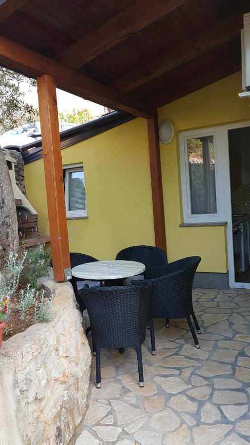 Apartmani Ljerka Malinska Zewnętrze zdjęcie