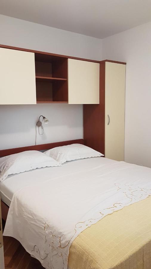 Apartmani Ljerka Malinska Zewnętrze zdjęcie