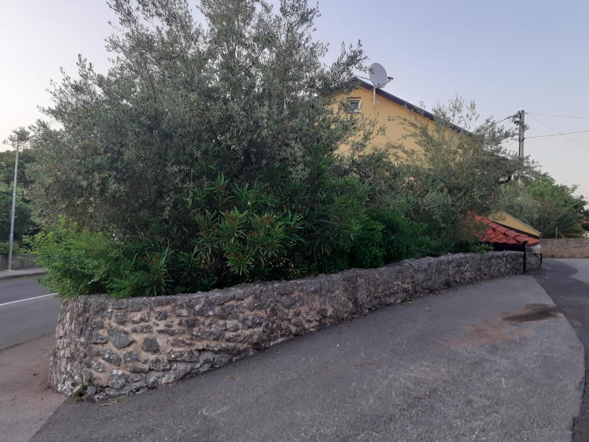 Apartmani Ljerka Malinska Zewnętrze zdjęcie